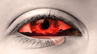 マツエクグルーで目が腫れる